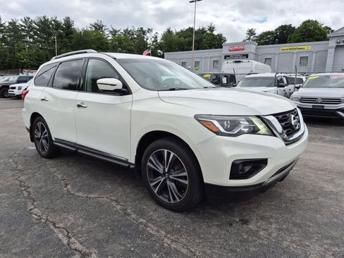 Used 2019 Nissan Pathfinder Platinum AWD/4WD image 2