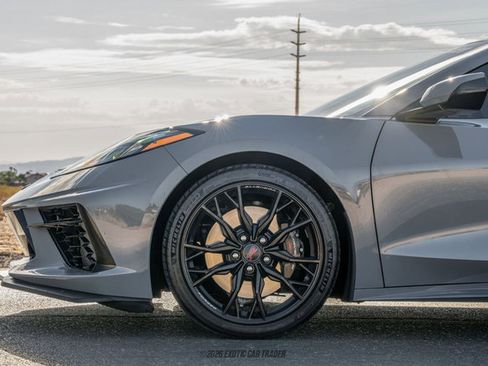 Used 2025 Chevrolet Corvette Stingray Premium Cpe w/ Z51 Performance Package RWD image 4