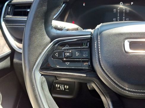 Used 2021 Jeep Grand Cherokee L Overland w/ Luxury Tech Group IV AWD/4WD image 22