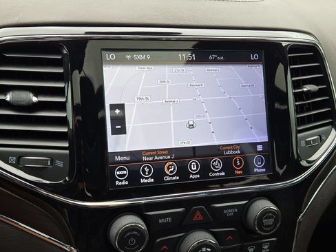 Used 2019 Jeep Grand Cherokee Overland AWD/4WD image 19