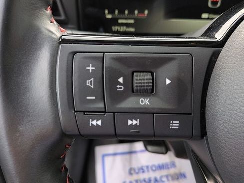 Used 2025 Nissan Kicks SR FWD image 16