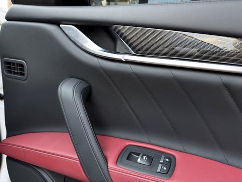 Used 2022 Maserati Ghibli Modena image 36