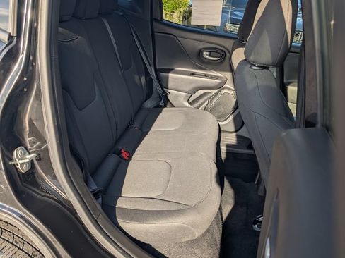Used 2023 Jeep Renegade Latitude AWD/4WD image 18