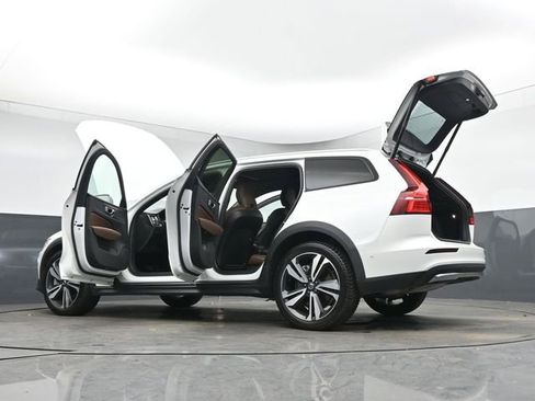 Used 2023 Volvo V60 B5 Cross Country Plus w/ Climate Package image 56
