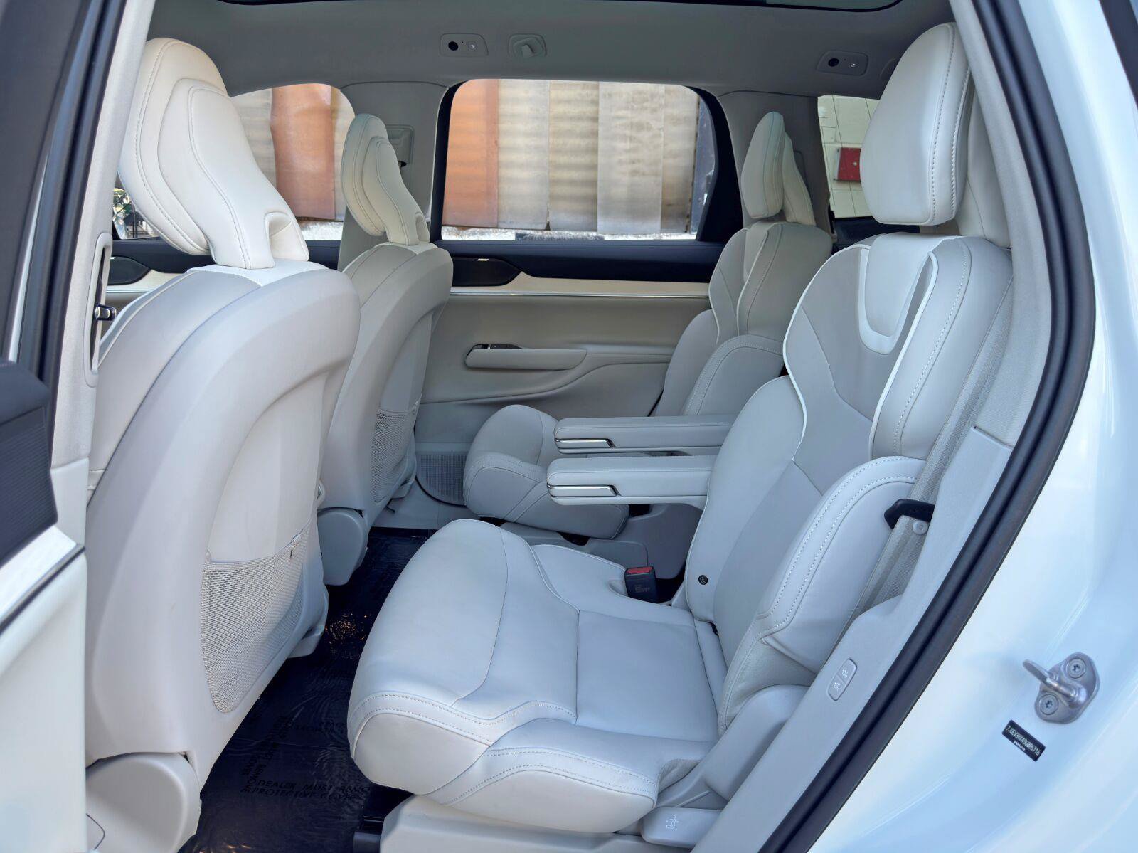 Used 2025 Volvo EX90 Plus AWD/4WD image 39