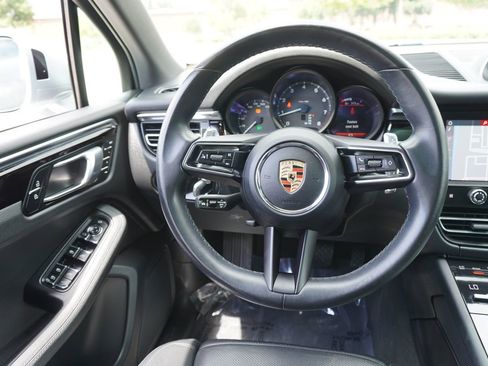 Used 2023 Porsche Macan AWD/4WD image 21