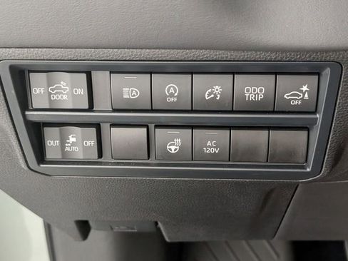Used 2025 Toyota Tundra Platinum AWD/4WD image 16