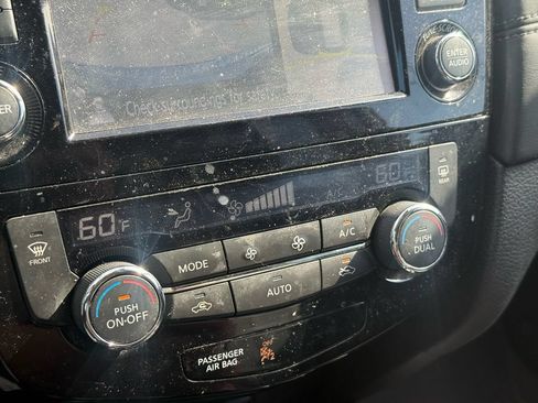 Used 2017 Nissan Rogue SL w/ SL Premium Package FWD image 8