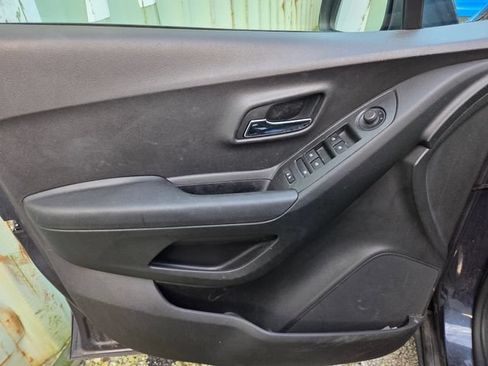 Used 2019 Chevrolet Trax LS FWD image 9