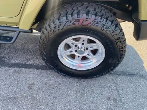 Used 2013 Jeep Wrangler Unlimited Sahara AWD/4WD image 22