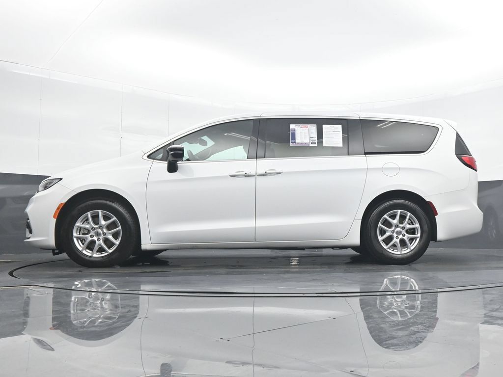 Used 2025 Chrysler Pacifica Select FWD image 27