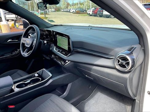 Used 2025 Chevrolet Equinox LT AWD/4WD image 14
