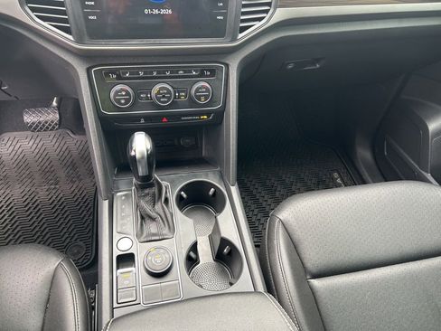 Used 2021 Volkswagen Atlas SE image 16