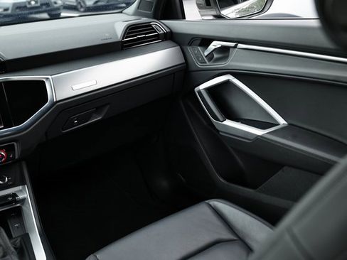 Used 2024 Audi Q3 2.0T Premium image 30