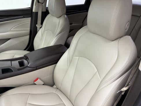 Used 2017 Buick LaCrosse image 9