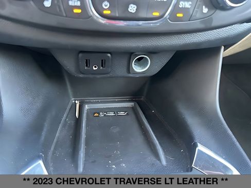 Used 2023 Chevrolet Traverse LT image 31