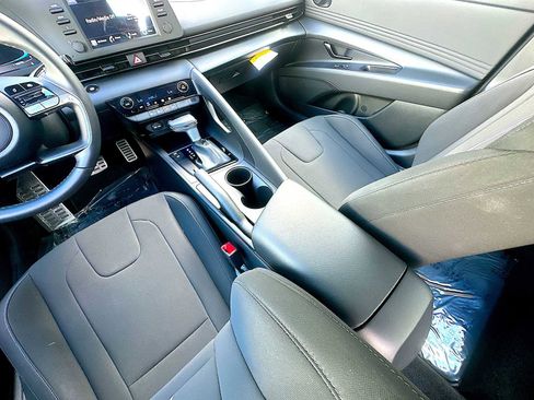 Used 2025 Hyundai Elantra Sport image 21