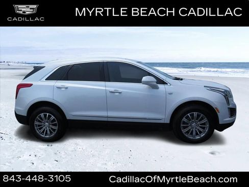 Used 2017 Cadillac XT5 Luxury w/ Driver Awareness Package FWD image 2