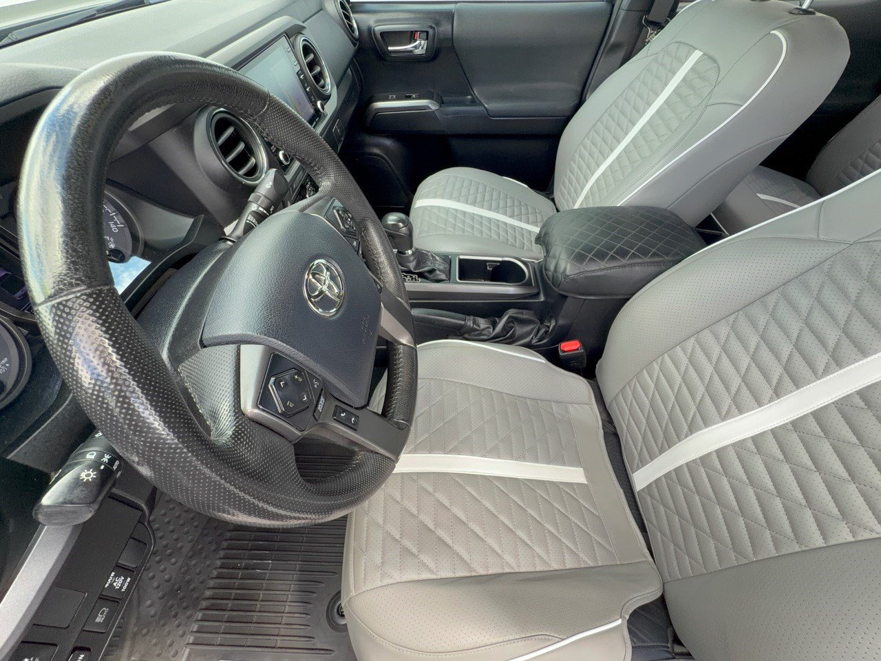 Used 2020 Toyota Tacoma TRD Sport w/ TRD Premium Sport Package RWD image 5