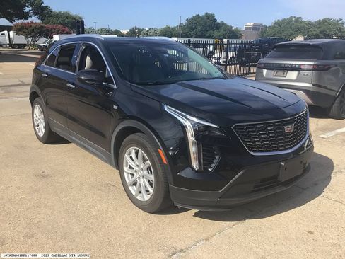 Used 2023 Cadillac XT4 Luxury w/ Cold Weather Package FWD image 4