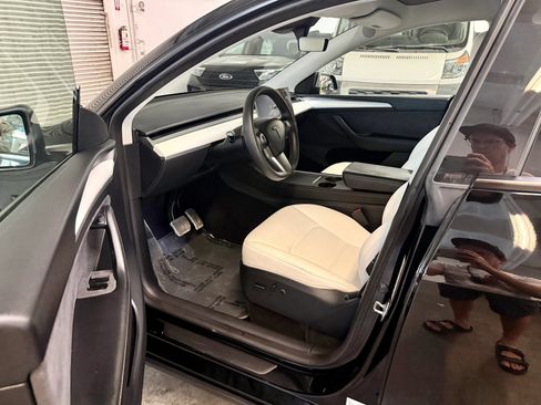 Used 2023 Tesla Model Y Long Range AWD/4WD image 9