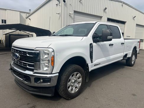 Used 2023 Ford F350 XLT AWD/4WD image 2