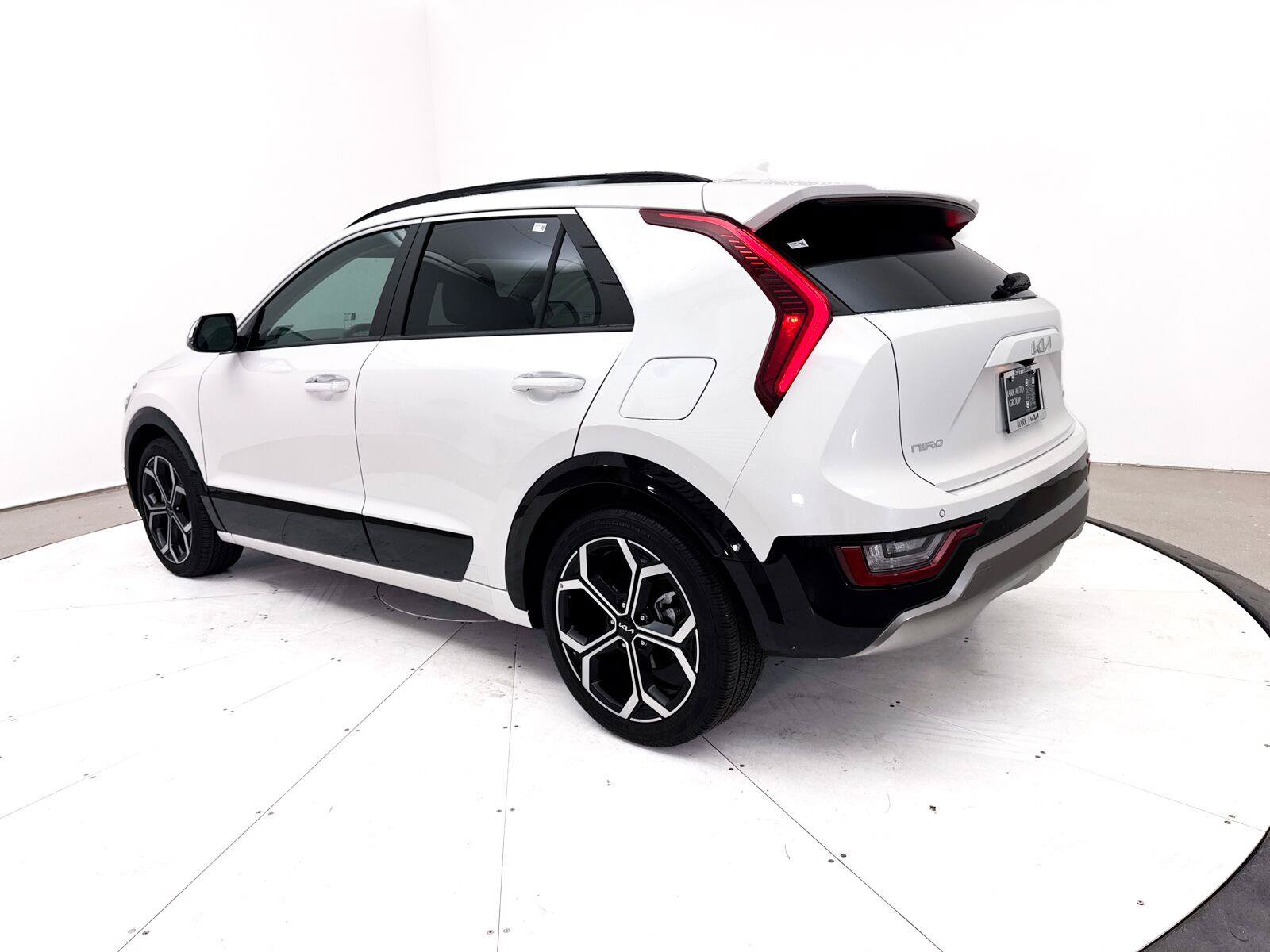Used 2024 Kia Niro SX Touring FWD image 18