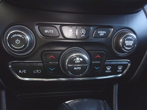 Used 2021 Jeep Cherokee Trailhawk w/ Premium Leather Package image 21