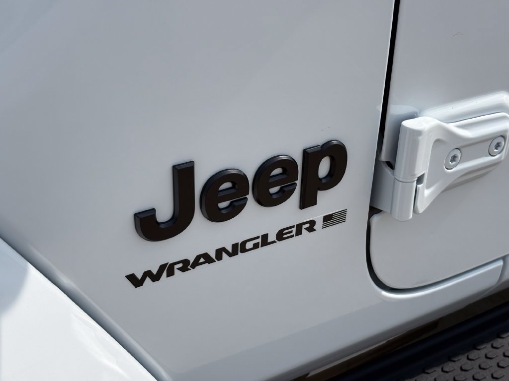 New 2026 Jeep Wrangler Unlimited Sahara AWD/4WD image 12