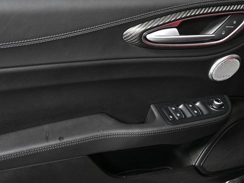 Used 2024 Alfa Romeo Giulia Quadrifoglio image 7