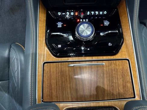 Used 2024 Jeep Grand Wagoneer Series III AWD/4WD image 17