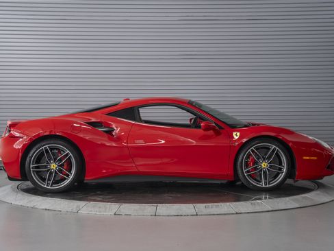 Used 2018 Ferrari 488 GTB RWD image 6