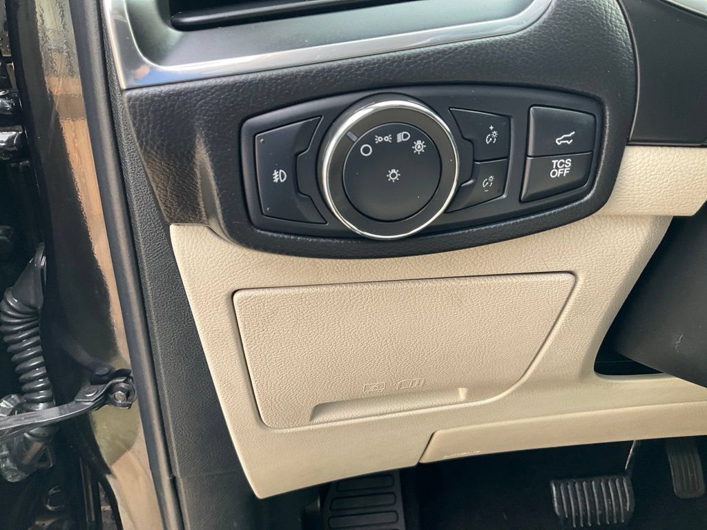 Used 2020 Ford Edge Titanium w/ Cargo Accessory Package FWD image 8