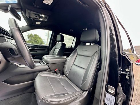 Used 2022 GMC Yukon XL Denali image 12