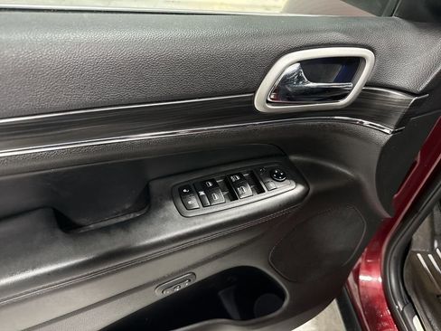 Used 2019 Jeep Grand Cherokee Limited AWD/4WD image 24