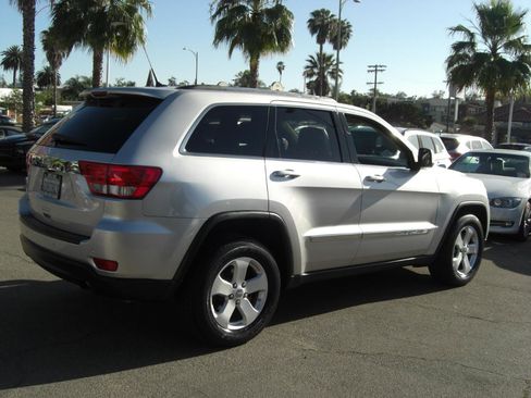 Used 2011 Jeep Grand Cherokee Laredo image 16