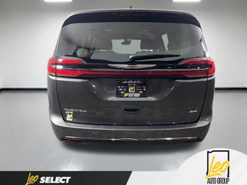 Used 2023 Chrysler Pacifica Touring-L AWD/4WD image 6