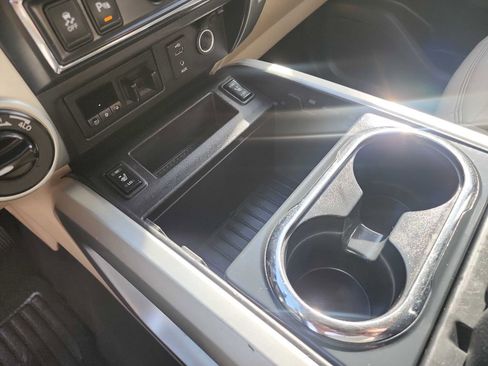 Used 2016 Nissan Titan SL image 31