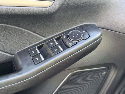 Used 2022 Ford Escape SE w/ SE Sport Appearance Package image 15