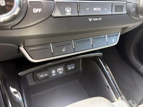 Used 2016 Kia Sorento SX FWD image 22