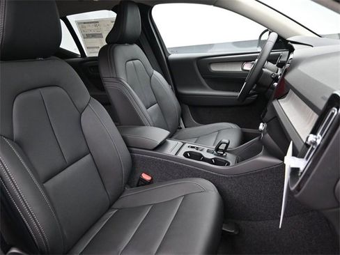 New 2026 Volvo XC40 B5 Core w/ Climate Package image 33