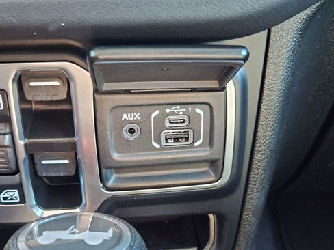 Used 2024 Jeep Wrangler Unlimited Sahara image 26