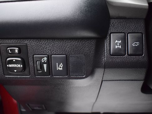 Used 2018 Toyota RAV4 Limited image 17