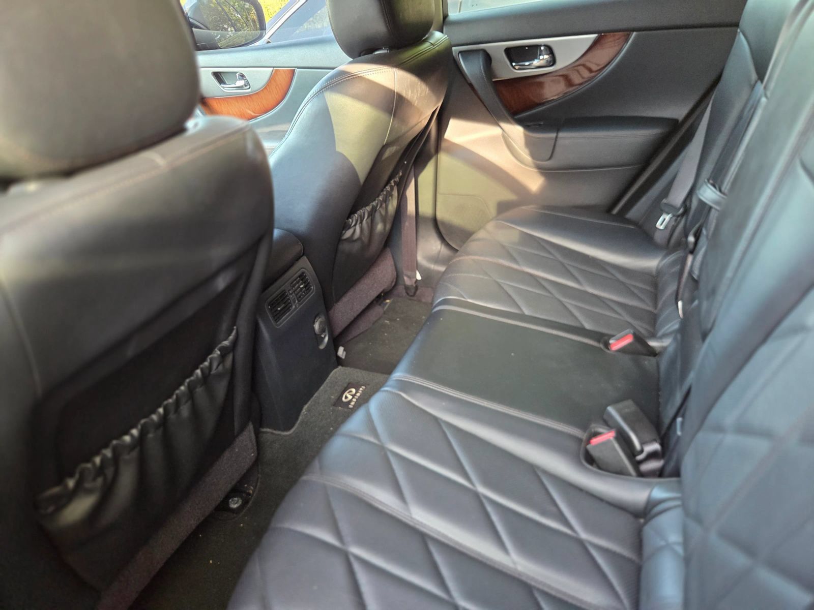 Used 2014 INFINITI QX70 AWD w/ Premium Package image 8