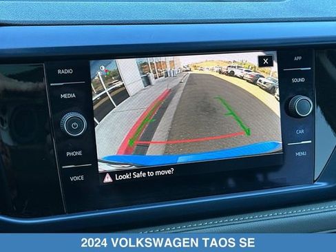 Used 2024 Volkswagen Taos SE w/ Panoramic Sunroof Package AWD/4WD image 21