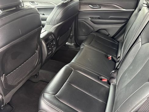 Used 2024 Jeep Grand Cherokee Limited AWD/4WD image 6
