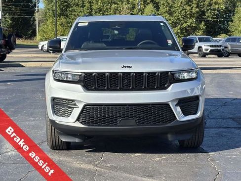 New 2025 Jeep Grand Cherokee Altitude image 35