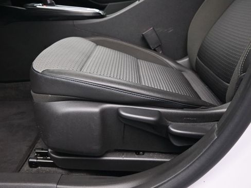 Used 2025 Chevrolet Trax LT image 22