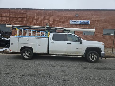 Used 2023 Chevrolet Silverado 2500 W/T w/ WT Convenience Package image 4