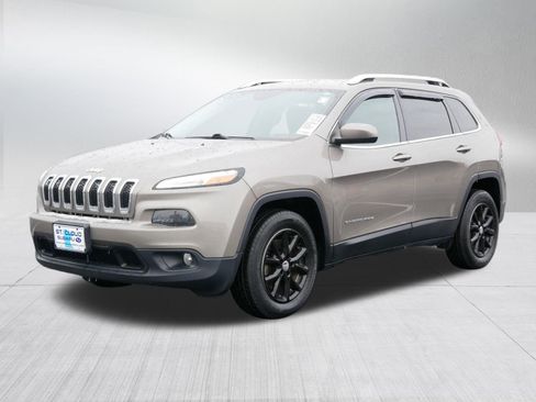 Used 2016 Jeep Cherokee Latitude w/ Cold Weather Group image 3